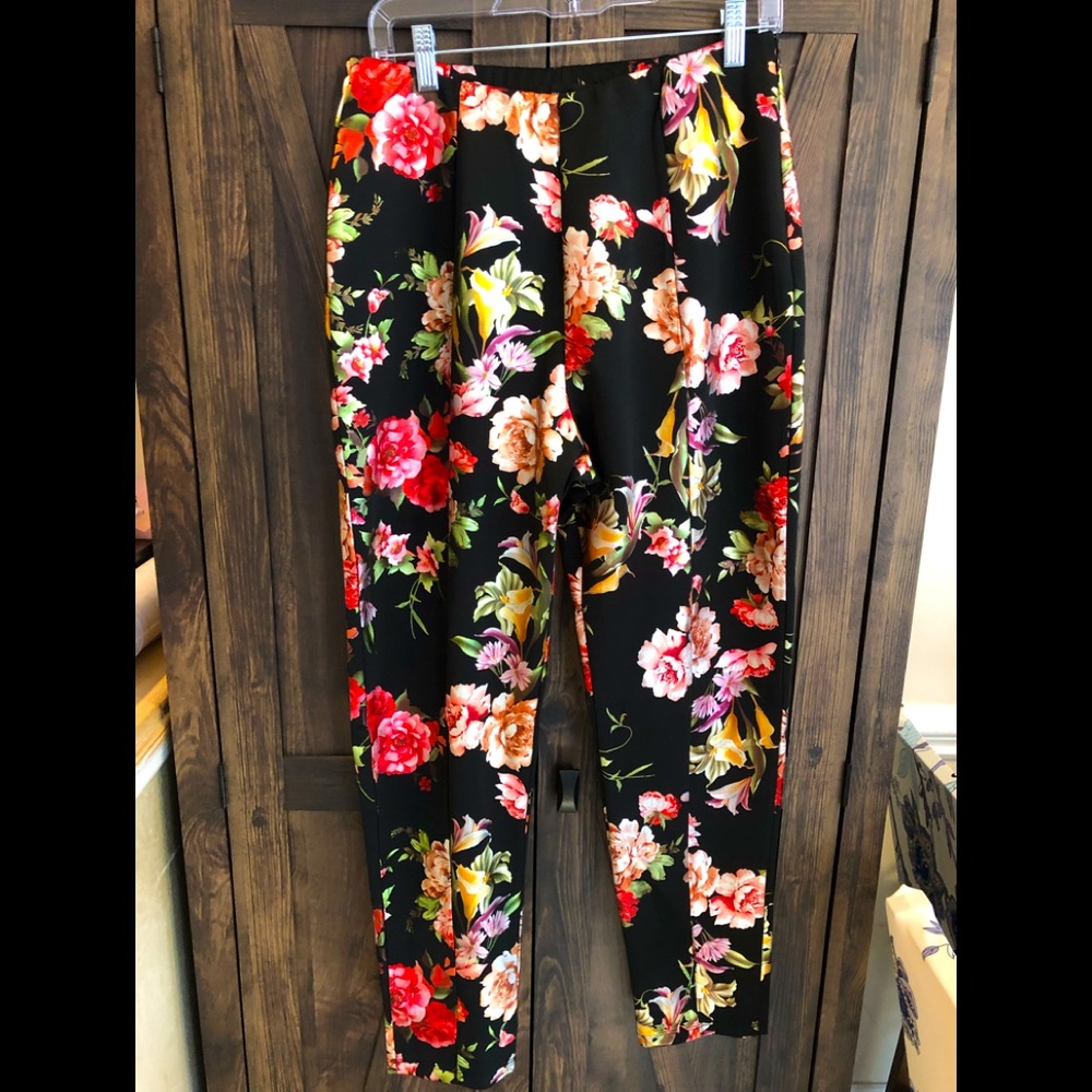 Forever 21 Floral Ankle Pant